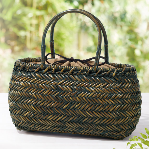 籐のハンドバッグ