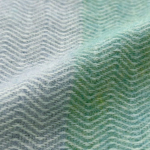 バイカラーのウールマフラー