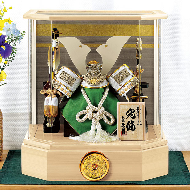 正絹白黄糸縅兜飾り（六角ケース入り）