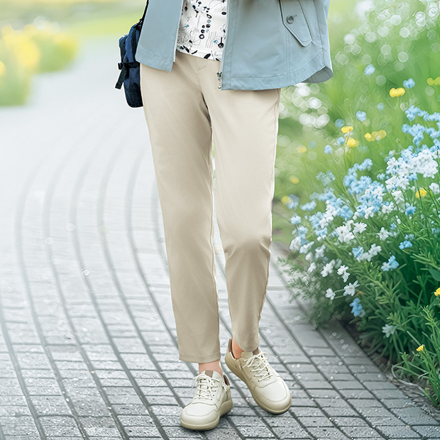 撥水テーパードパンツ