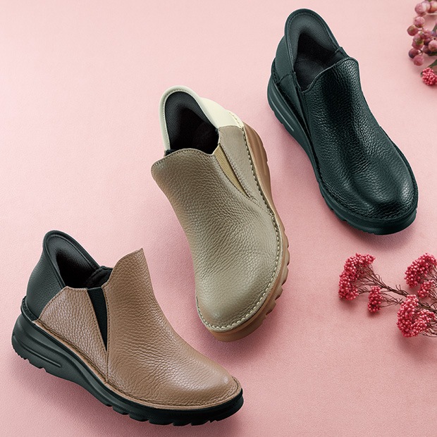 軽量レザースリップオンシューズ