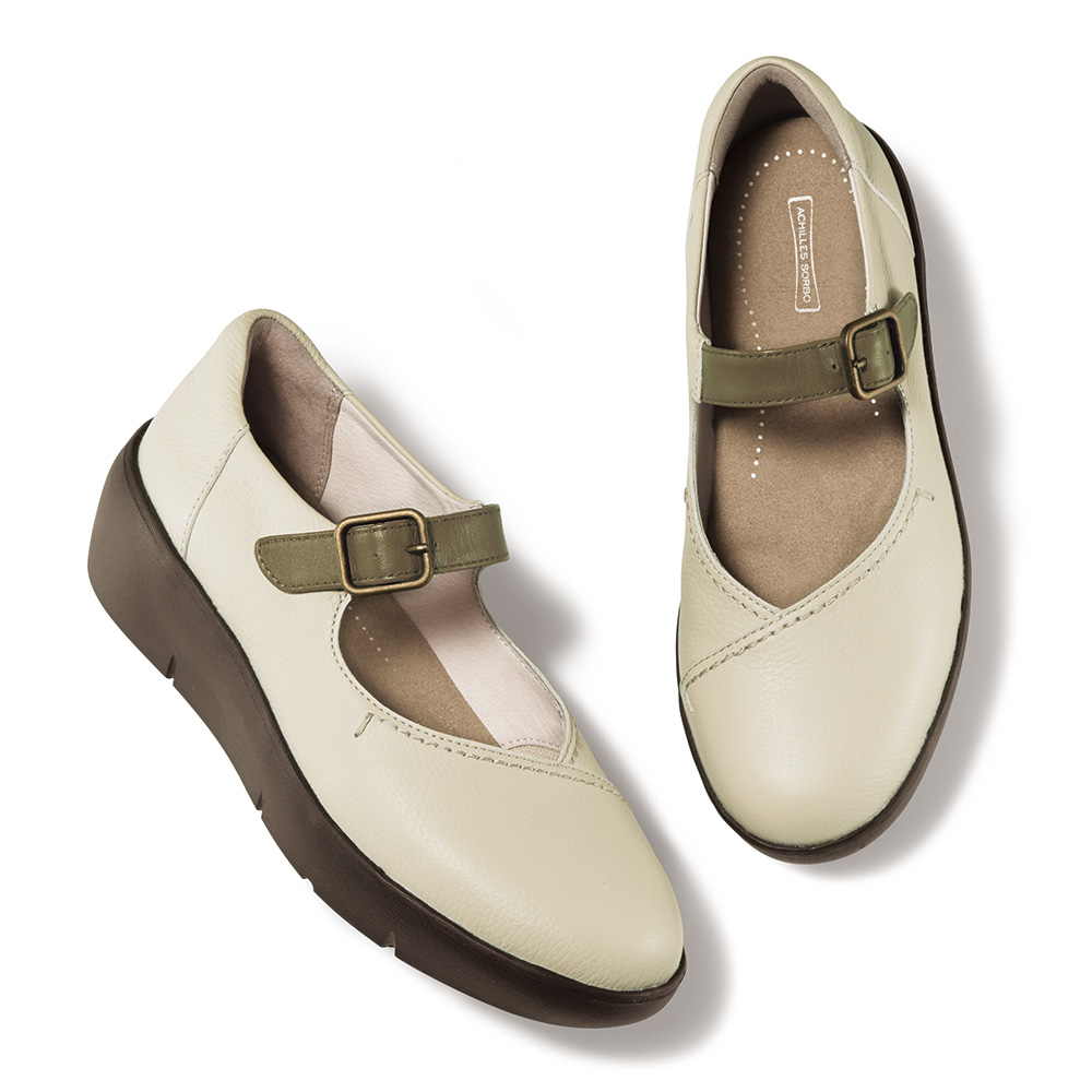 ストラップシューズ