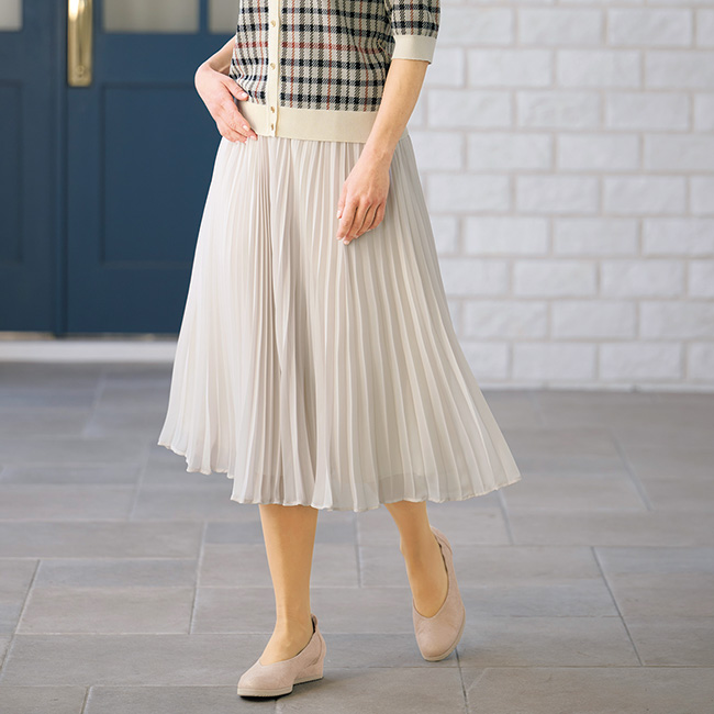 柔らかソールの4E軽量パンプス