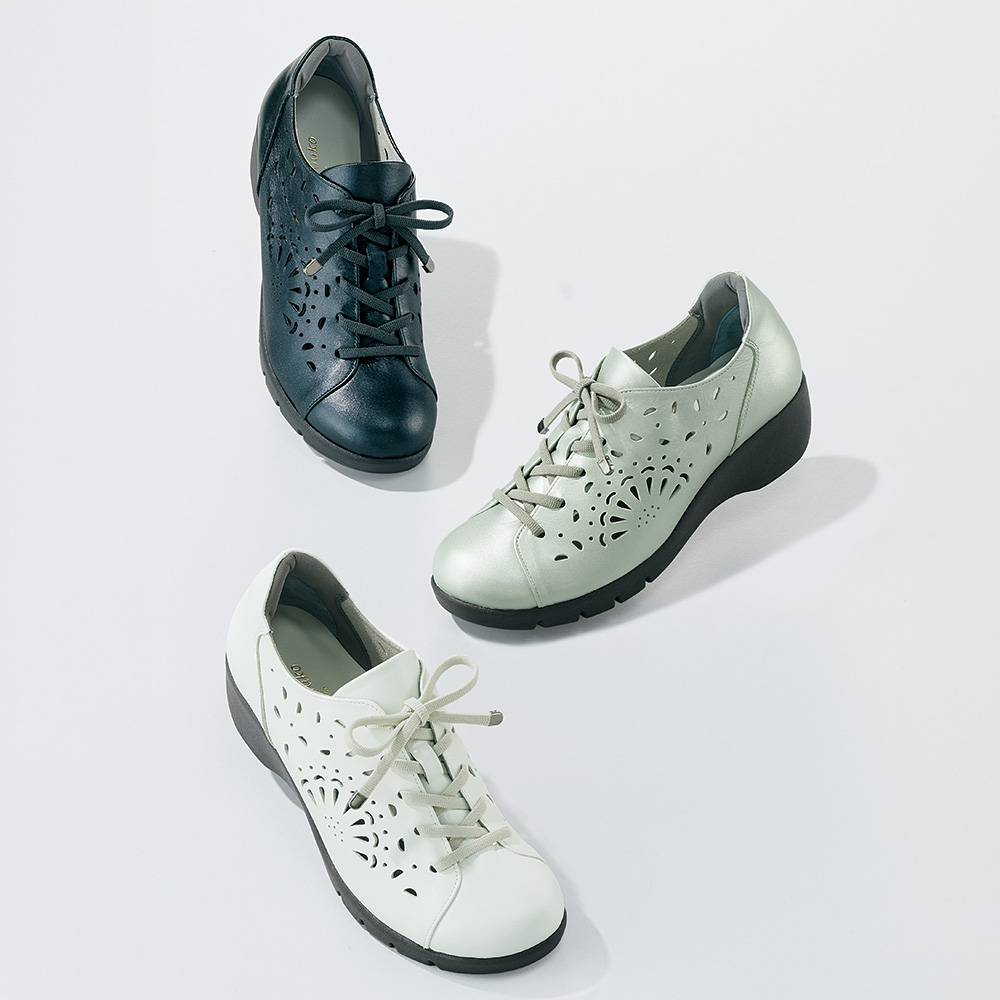 快適フィットのパンチングスニーカー