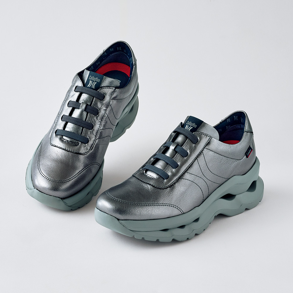 歩行が快適なデザインスニーカー