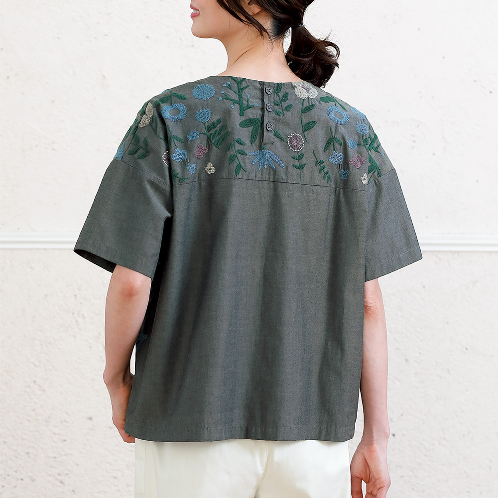 お花刺しゅう切り替えブラウス