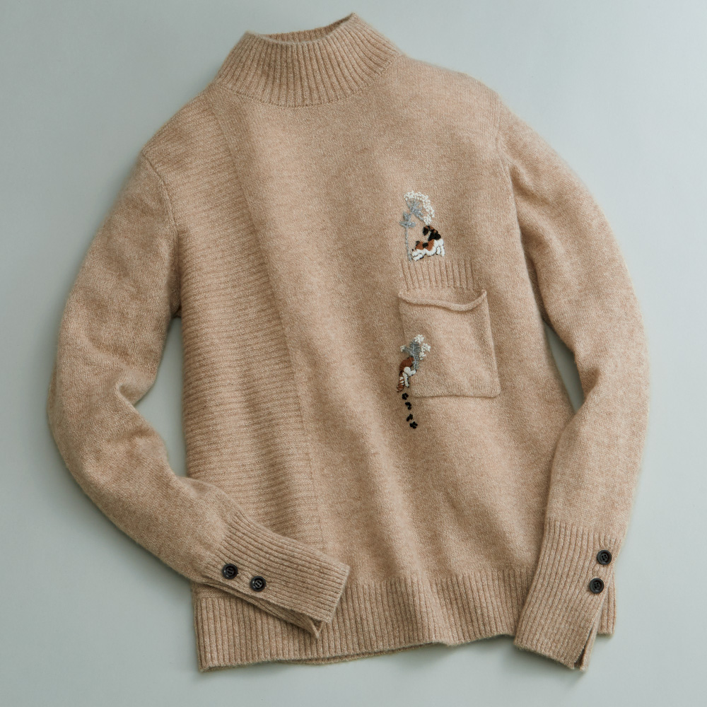 カシミヤ刺しゅう入りハイネックセーター