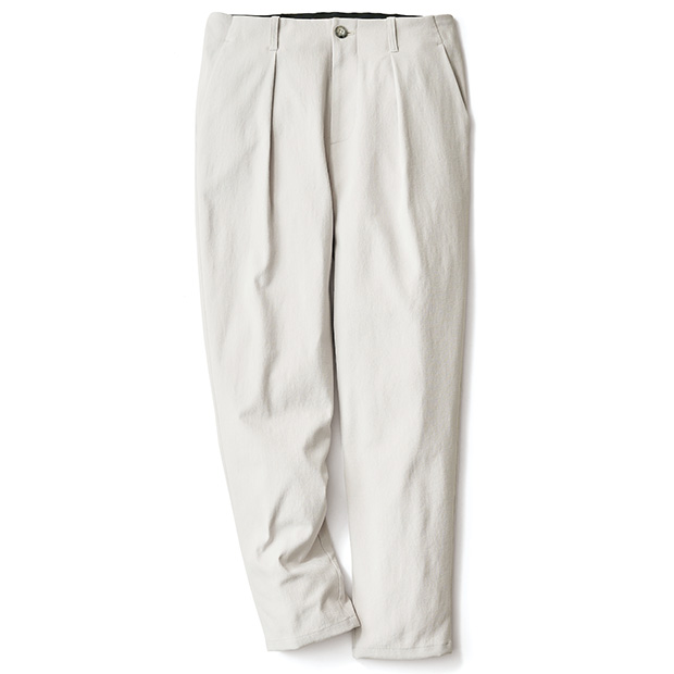 タック入りテーパードパンツ