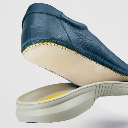 足をいたわる男の靴/5Eサイドファスナーレザースニーカー