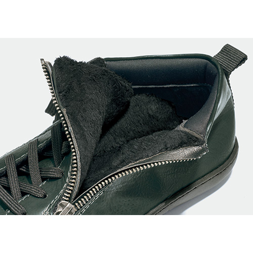 ファスナー付き軽量シューズ