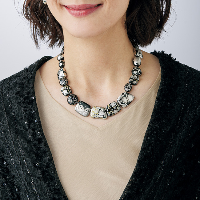 黒絵金銀襴手ネックレス