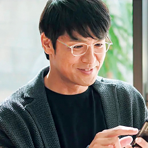 スマホのようにうすいモバイル老眼鏡