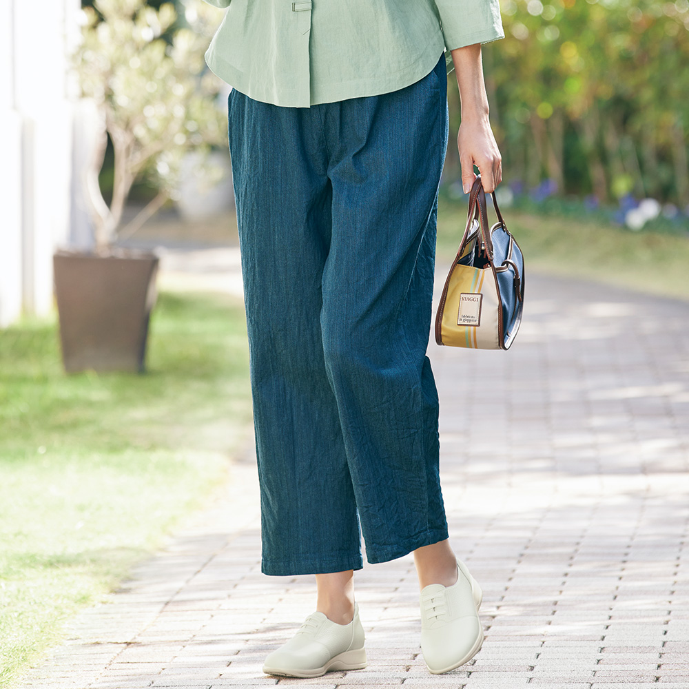 軽量ソールのエコレザースリップオンスニーカー