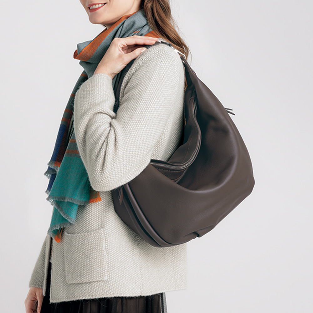 カーフレザーの2ウェイバッグ