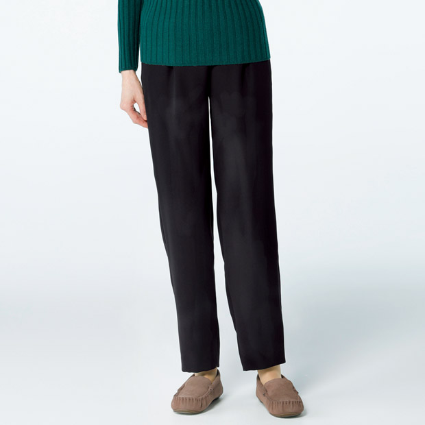 とろみテーパードパンツ