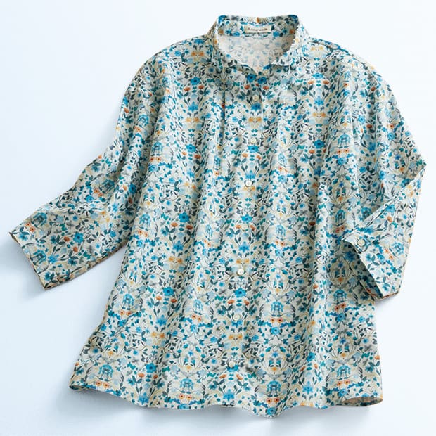 リバティプリントブラウス
