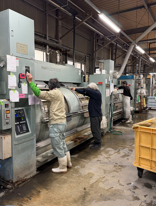 ブリーチ加工作業